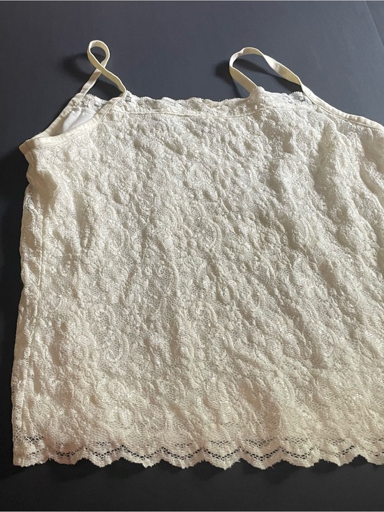 Liz Claiborne Tops - Liz Claiborne Cream Lace Trim Camisole